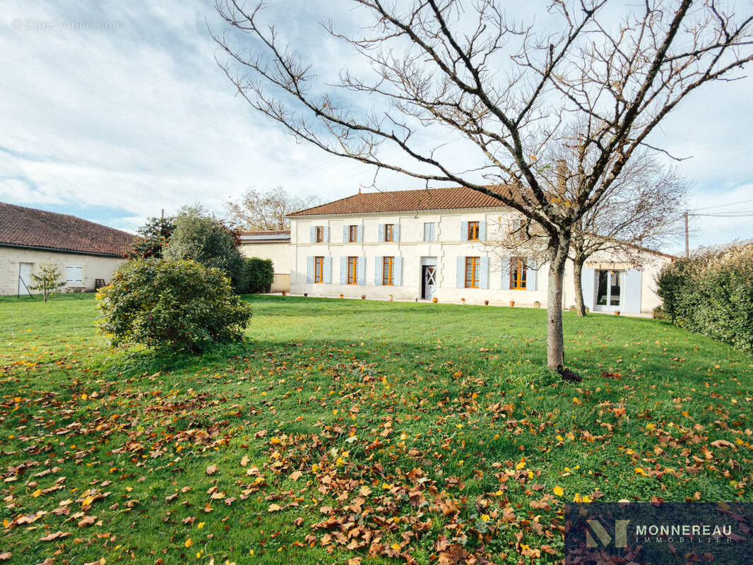 Maison à BAIGNES-SAINTE-RADEGONDE