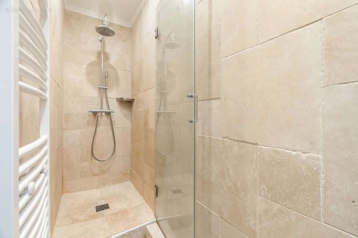 Appartement à PARIS-8E