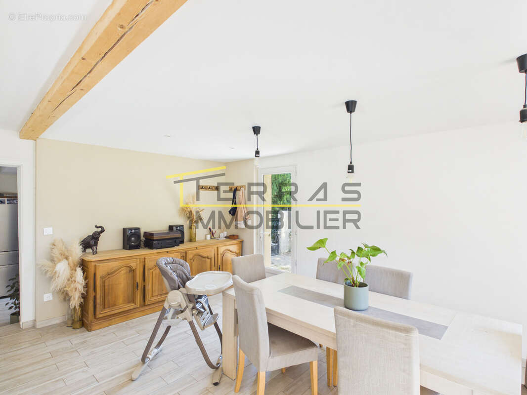 Villa de plain-pied agrémentée de sa piscine et de son cadre préservé au coeur de l'Enclave des papes! - photo 7
