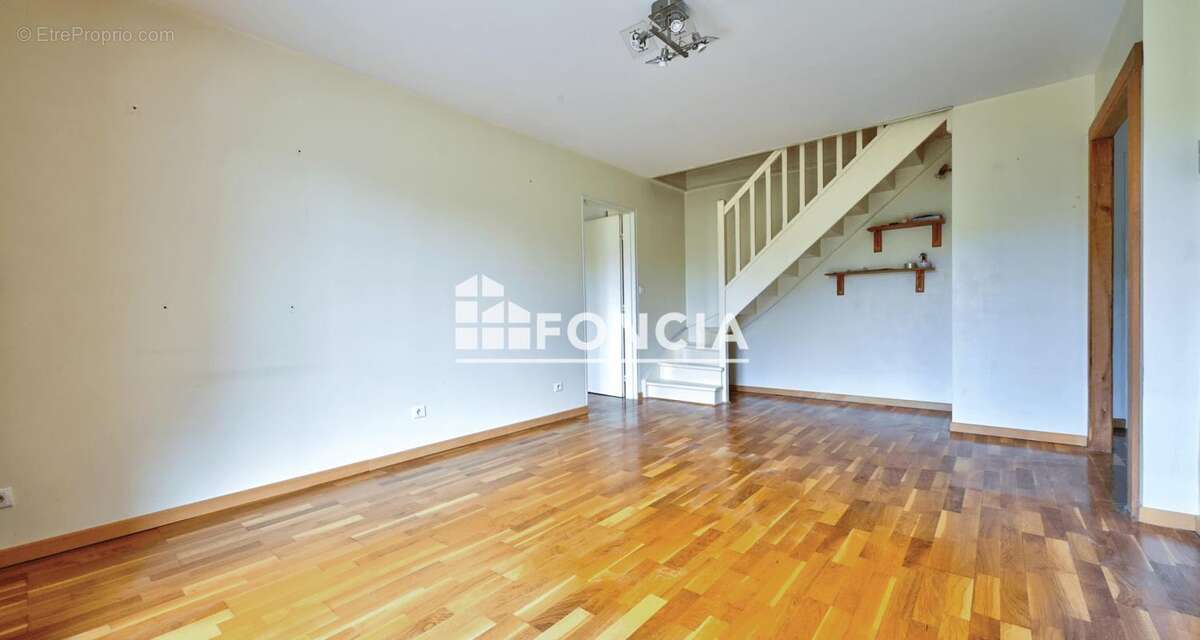 Appartement à VERNEUIL-SUR-SEINE