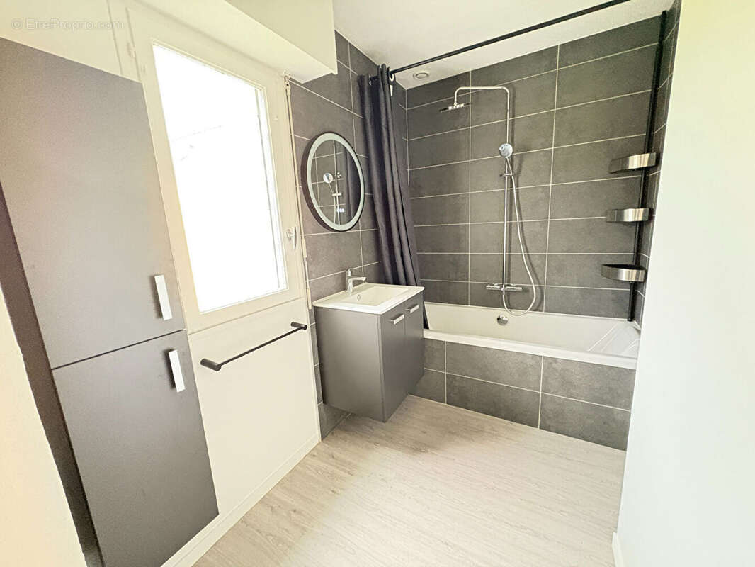 Maison à SAINT-CLEMENT-DES-LEVEES