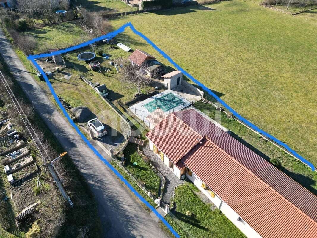 Maison à SAINT-AGOULIN