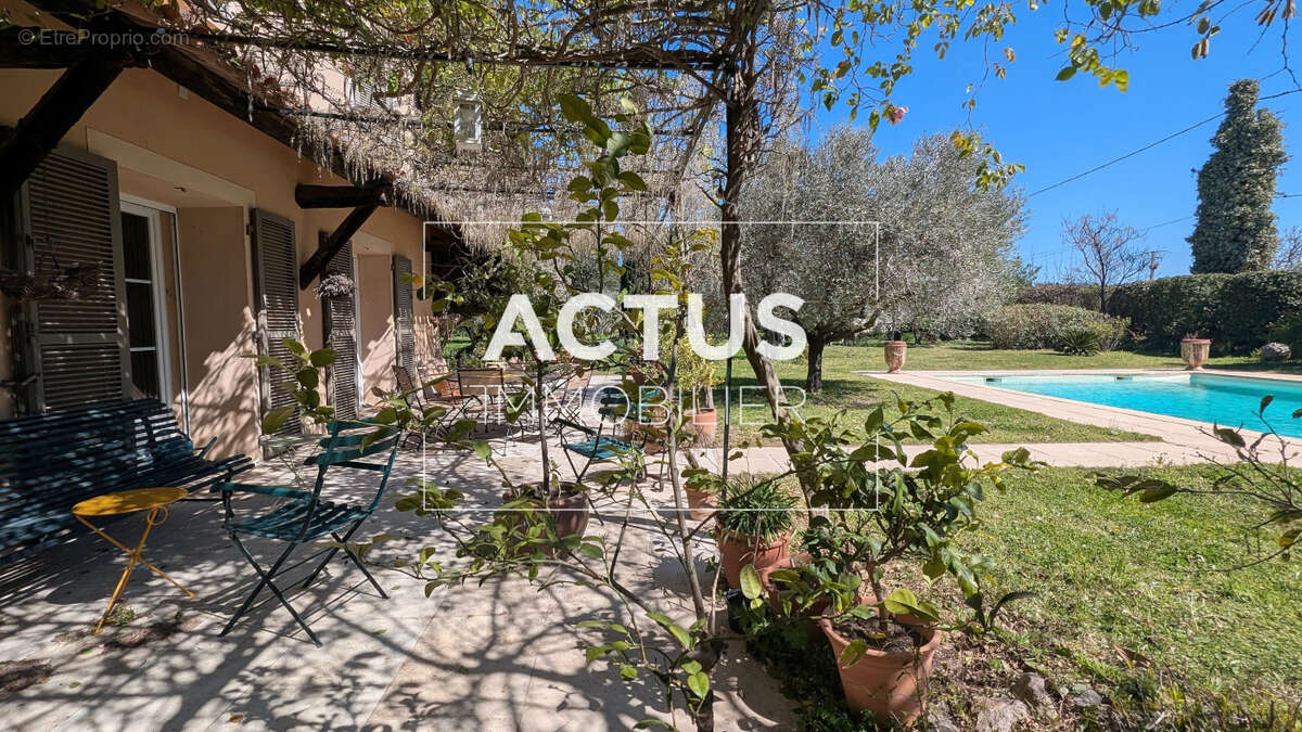 Maison 210 m² à Martigues  - photo 2