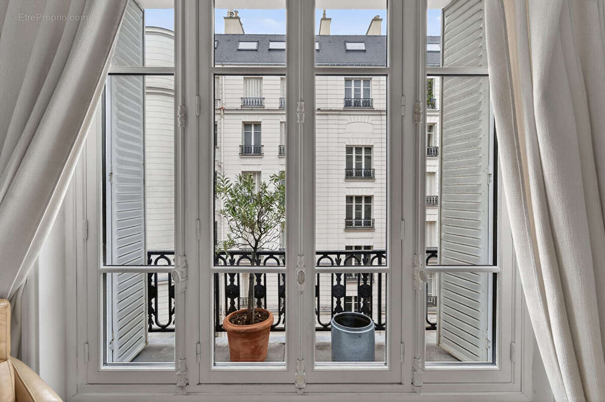 Appartement à PARIS-7E
