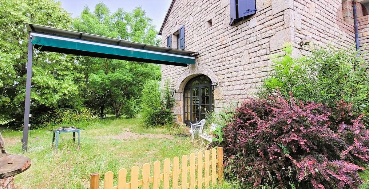 Maison à MAS-SAINT-CHELY