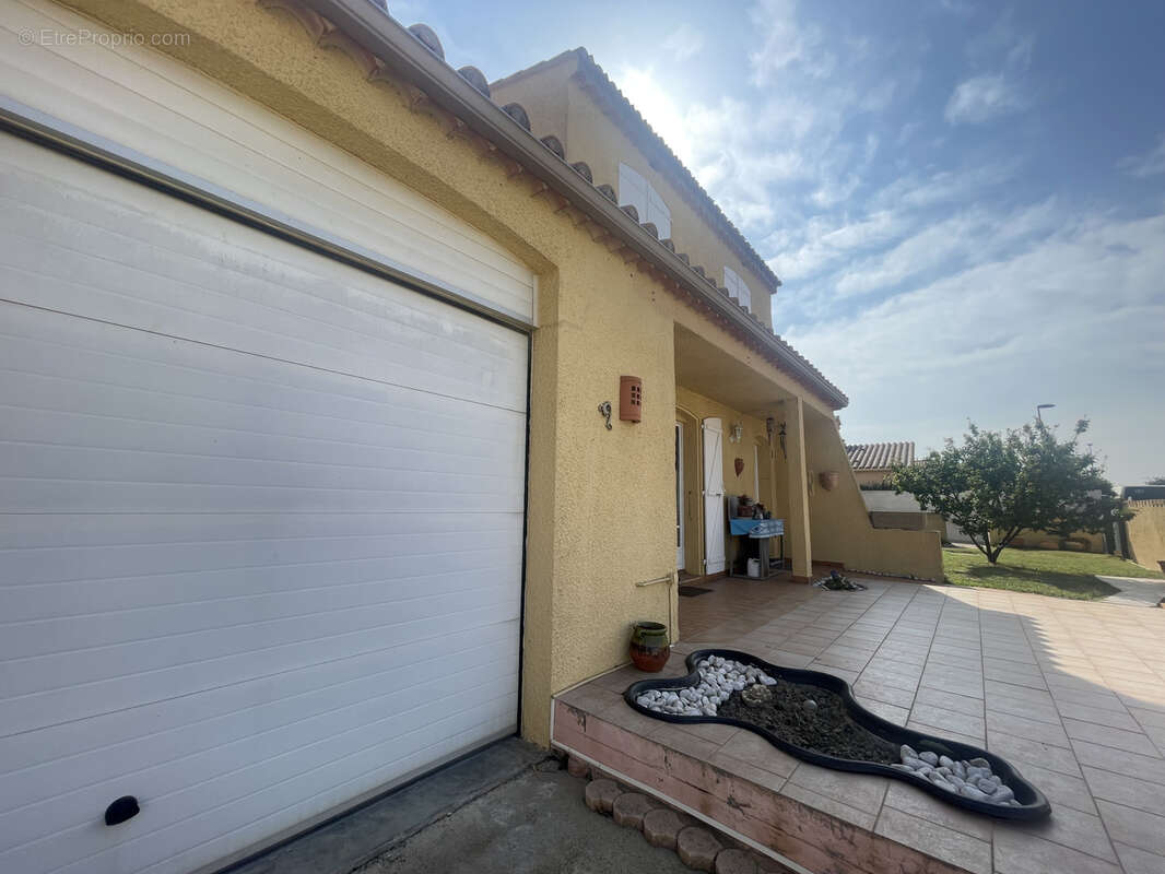 Maison à SAINT-LAURENT-DE-LA-SALANQUE