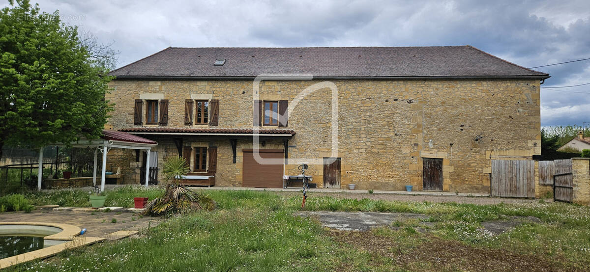 Maison à CARSAC-AILLAC