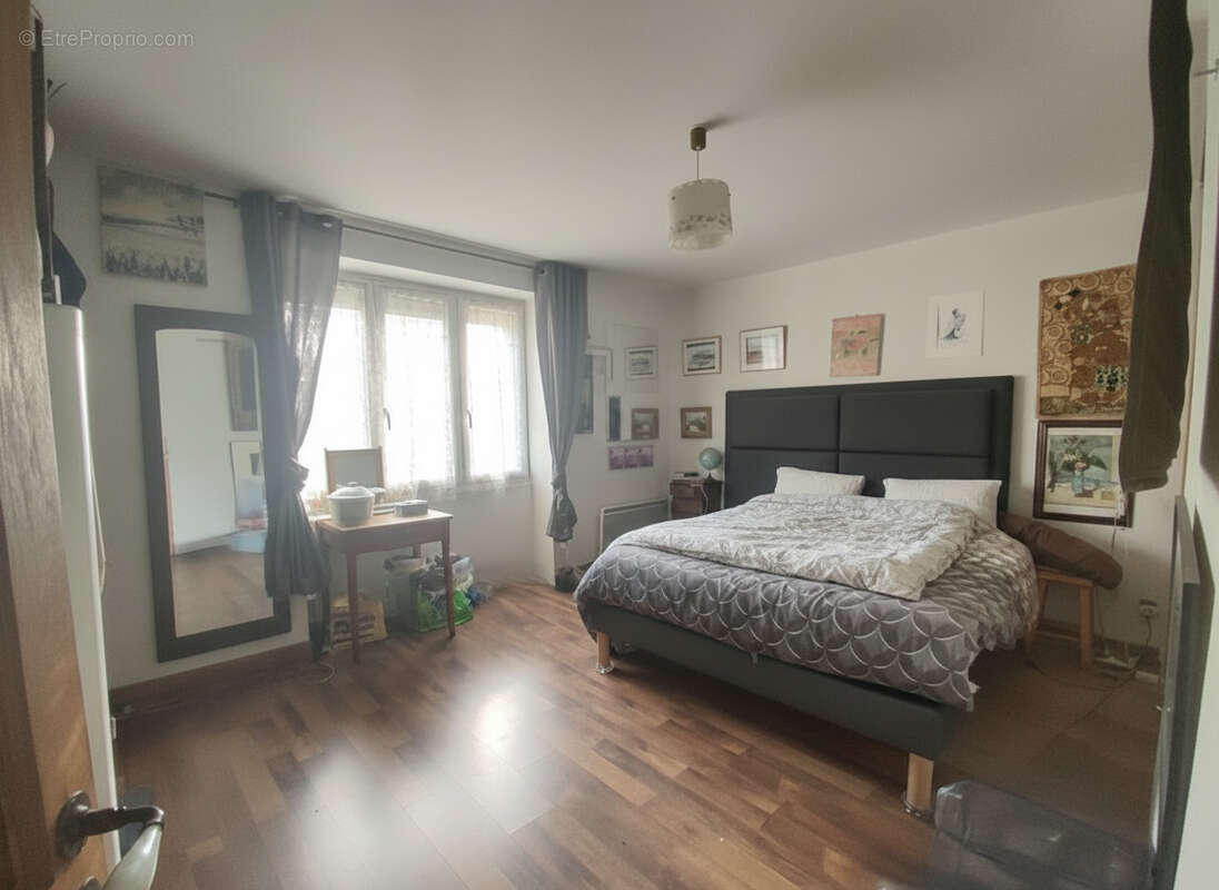 Maison à MANZAC-SUR-VERN