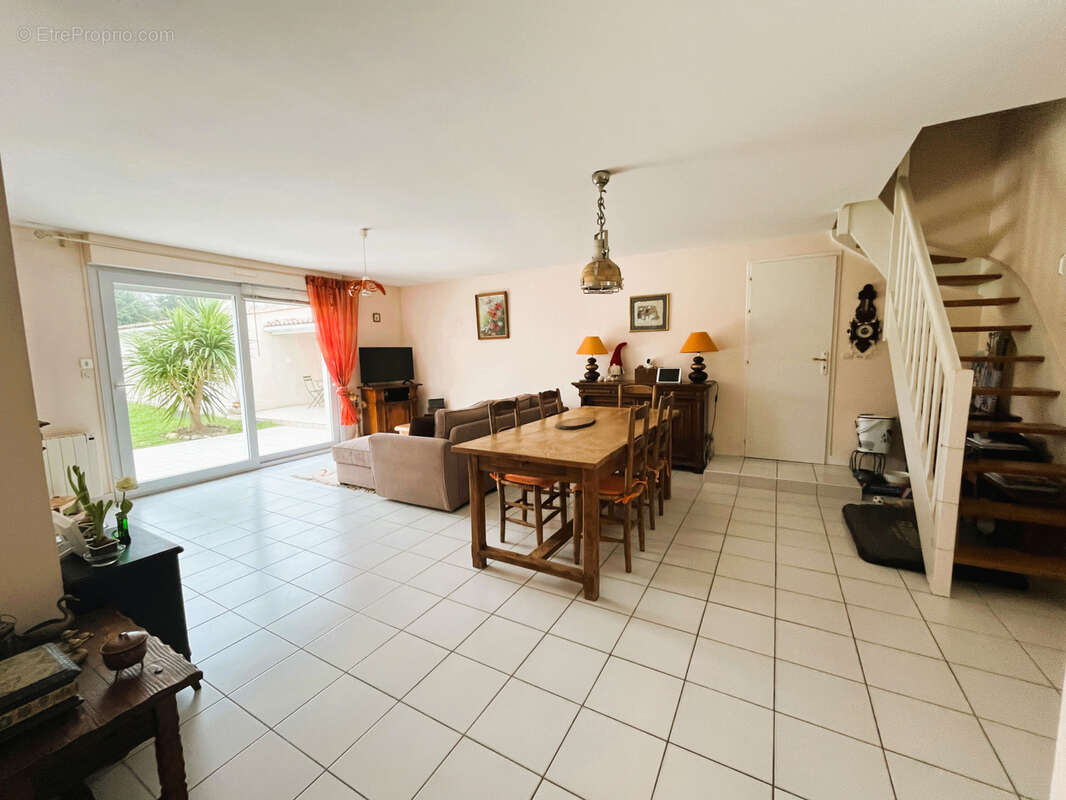 Maison à MESCHERS-SUR-GIRONDE