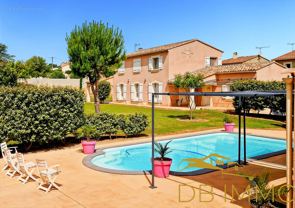 Maison à SAINT-LAURENT-DES-ARBRES