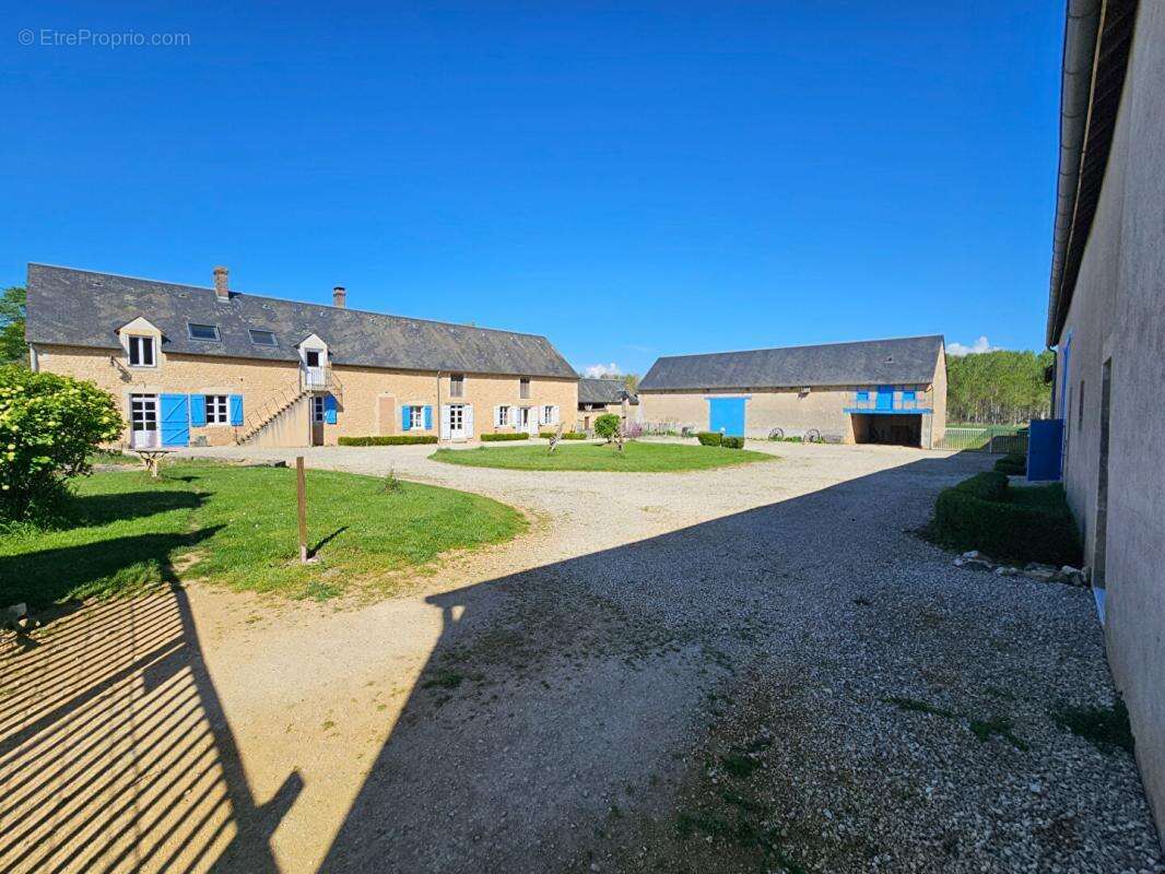 CORPS DE FERME Exceptionnel à Moulins sur Yèvre - photo 2