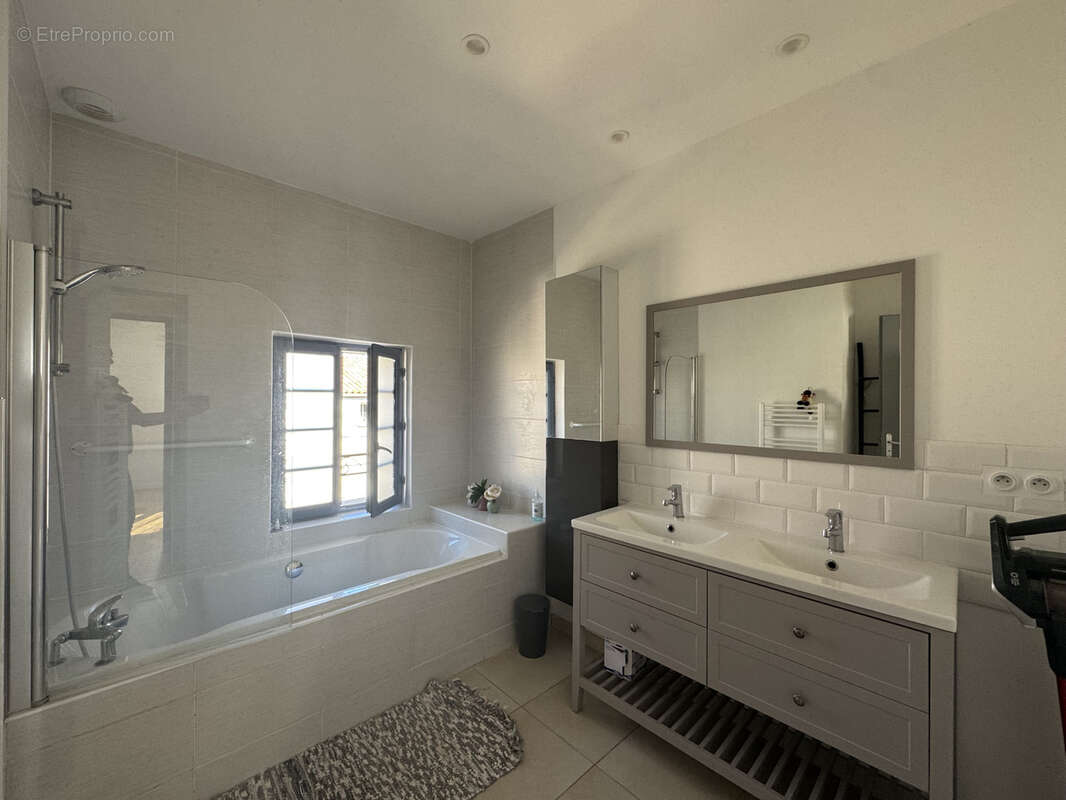 Appartement à COURSAN