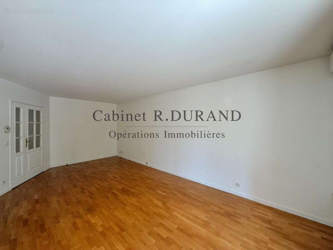 Appartement à LA GARENNE-COLOMBES