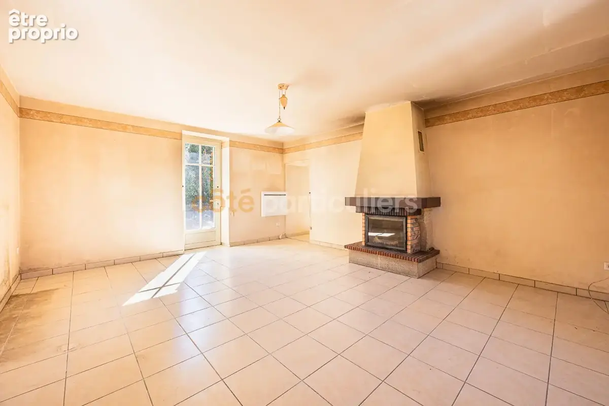 Corcoué-sur-logne -- maison 140 m2 possible -- beaucoup de potentiel -- calme -- grand terrain - photo 4