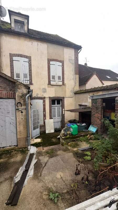 Maison à BRIENON-SUR-ARMANCON