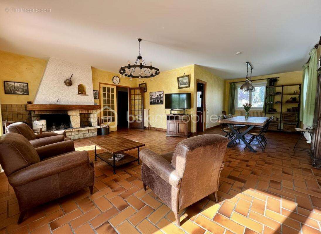 Maison 8 pièces de 180m² à VENEUX-LES-SABLONS (77250) - photo 4