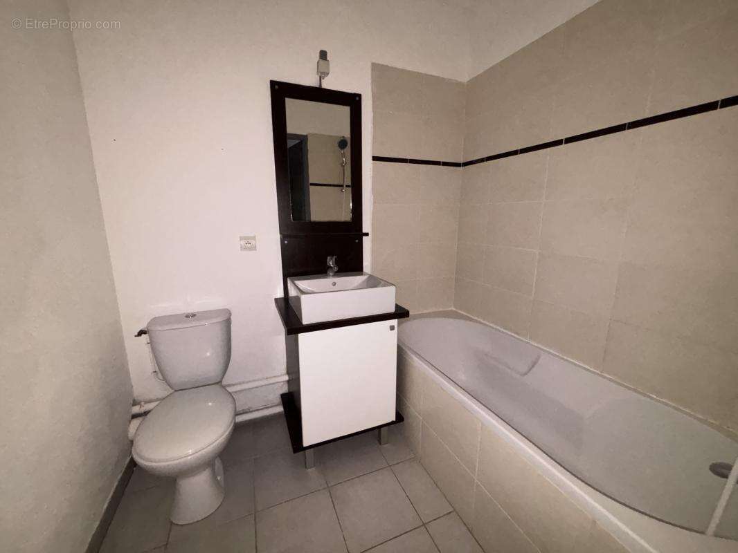 Appartement à SAINT-QUENTIN-DE-BARON