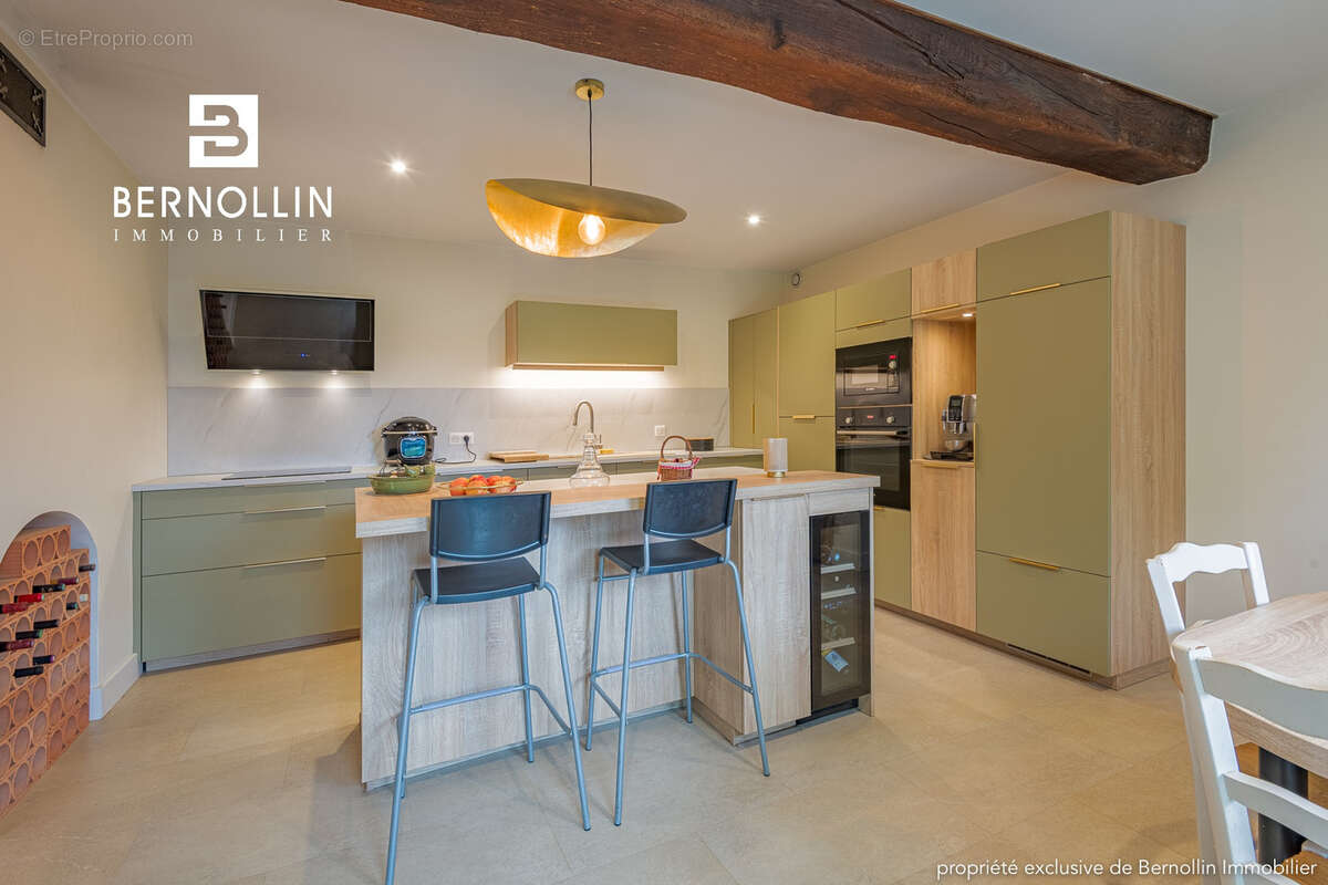 COUP DE COEUR à Curtafond - Propriété de charme de 300 m2 - 11 pièces - photo 4