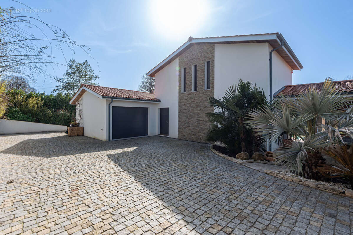 Maison à CAMBLANES-ET-MEYNAC