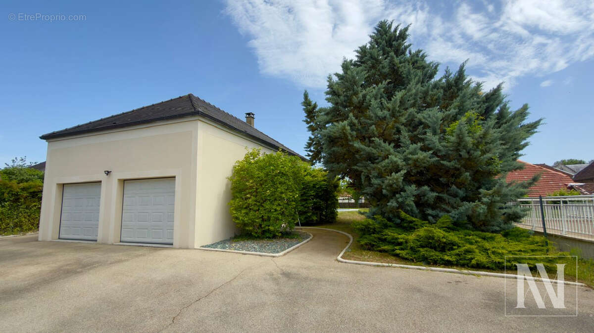 Superbe maison familiale de 177 m2 avec piscine et double garage - photo 18