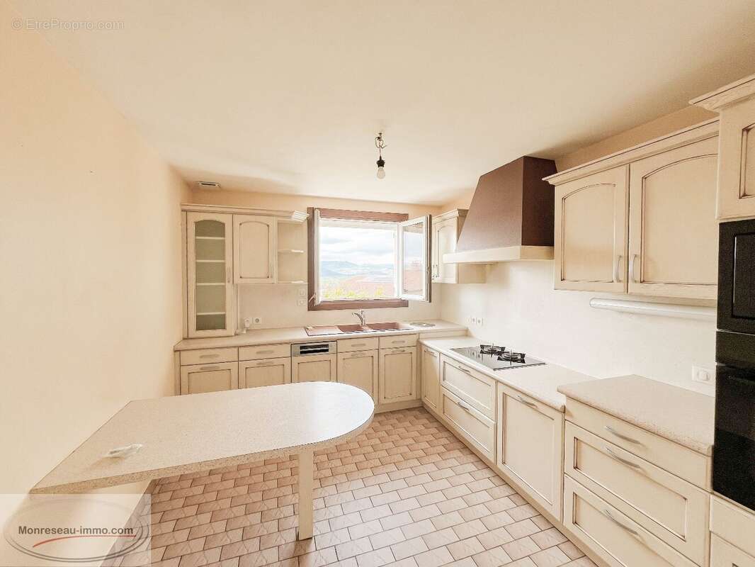 Maison à CHARNAY-LES-MACON