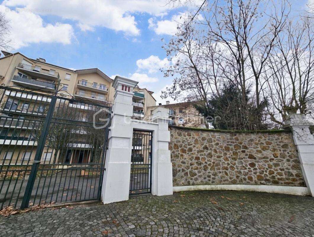 Appartement à DUGNY