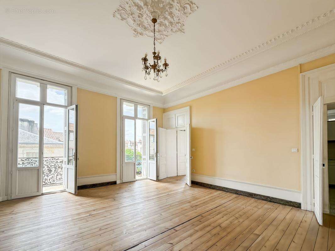 Appartement À Vendre - photo 2