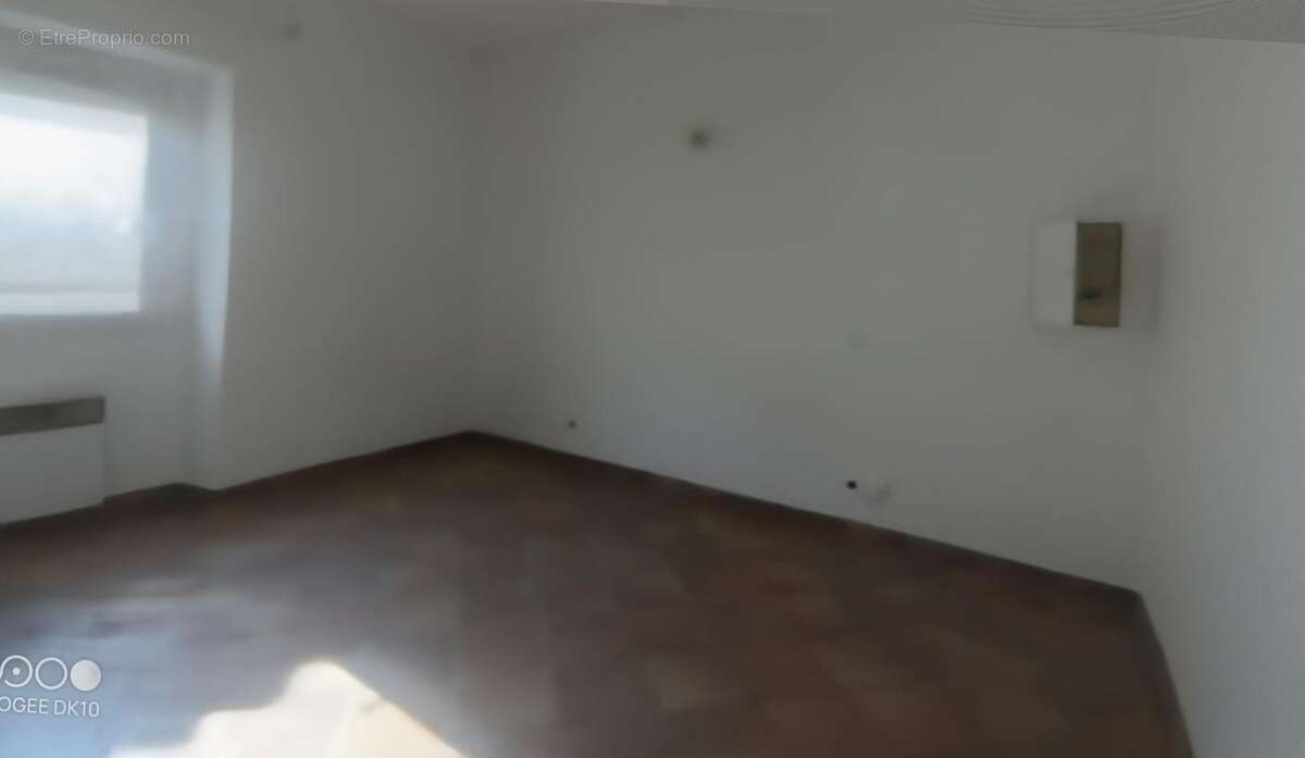 A vendre appartement  2 pièces traversant de 40m2, en dernier étage - PERTUIS (84) - photo 8