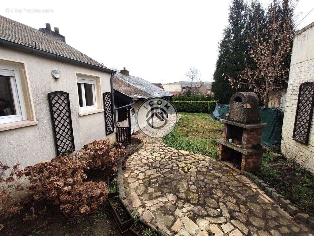 Maison à AULNOYE-AYMERIES
