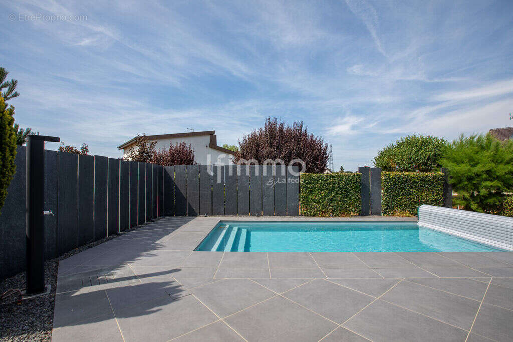 Villa avec piscine, parc paysager et prestations premium. Kembs - photo 8