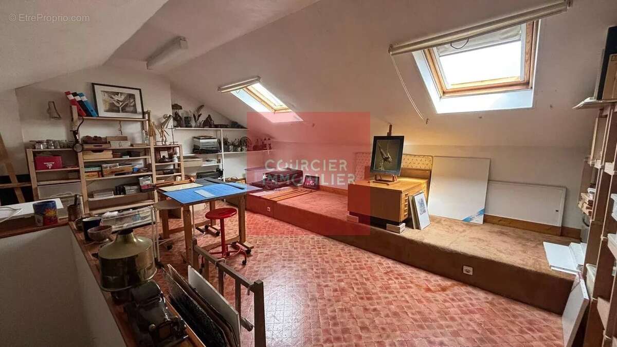 Maison à LE MESNIL-SAINT-DENIS