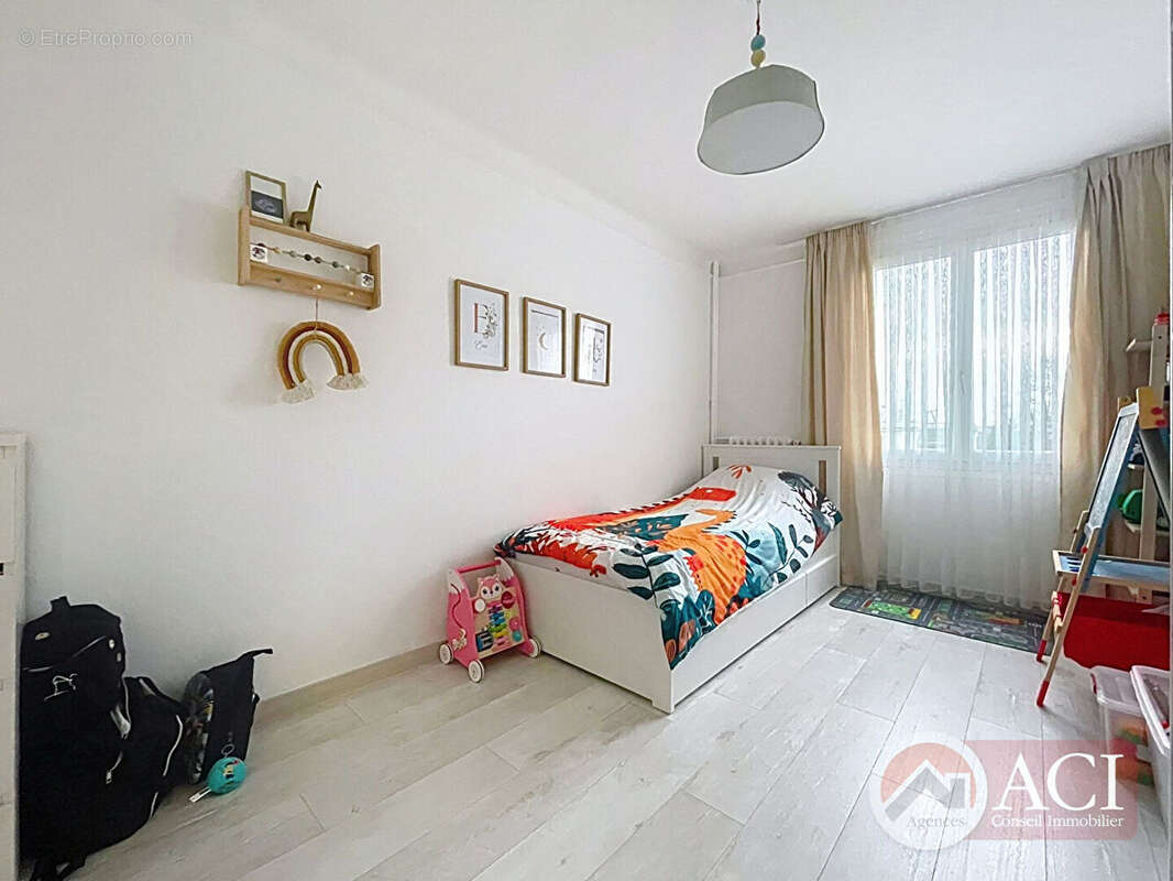 Appartement à VILLETANEUSE