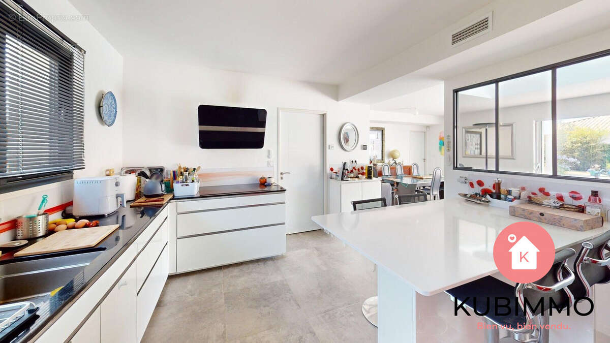 Maison 230 m² à Talmont-Saint-Hilaire  - photo 8