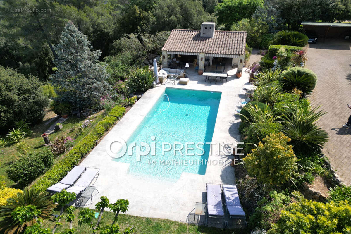Maison à ROQUEFORT-LES-PINS