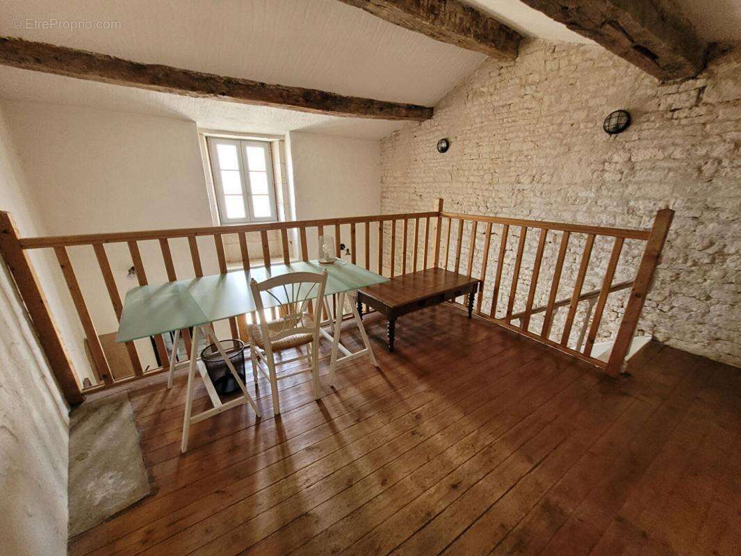 Charmante maison en pierre rénovée d'environ 143 m² -Authenticité et confort aux portes de Luçon - photo 4