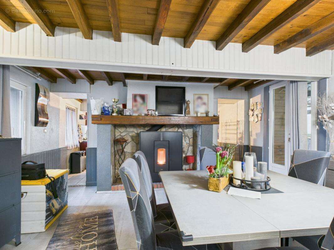 Maison à COULLEMELLE