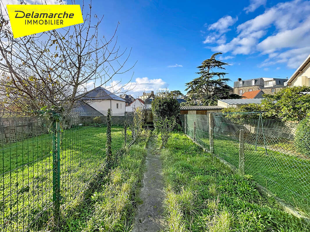 Maison à DONVILLE-LES-BAINS