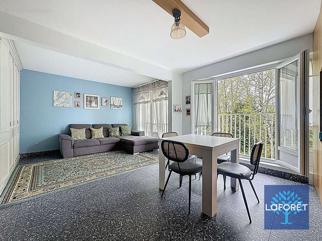 Appartement à CHILLY-MAZARIN