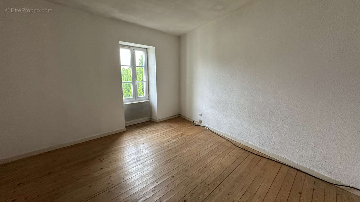 Maison à SAINT-JEAN-D'ANGELY