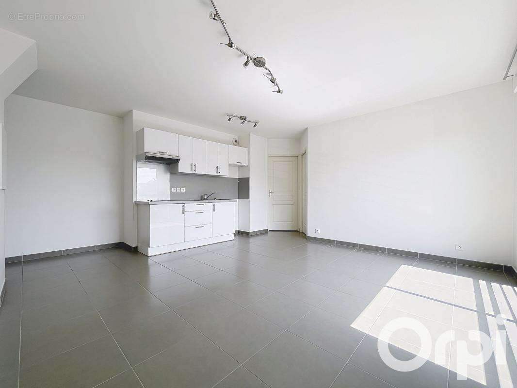 Appartement à CHILLY-MAZARIN