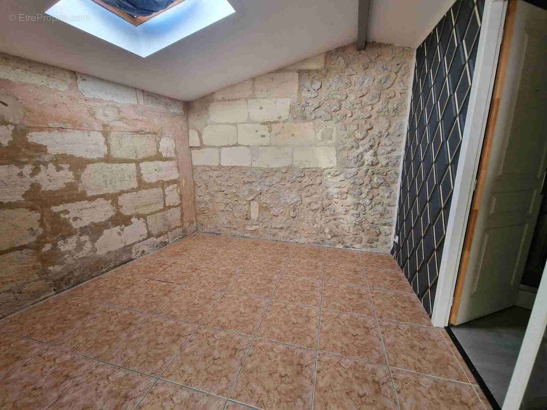 Belle maison en pierre avec piscine au calme dans un quartier résidentiel - photo 10