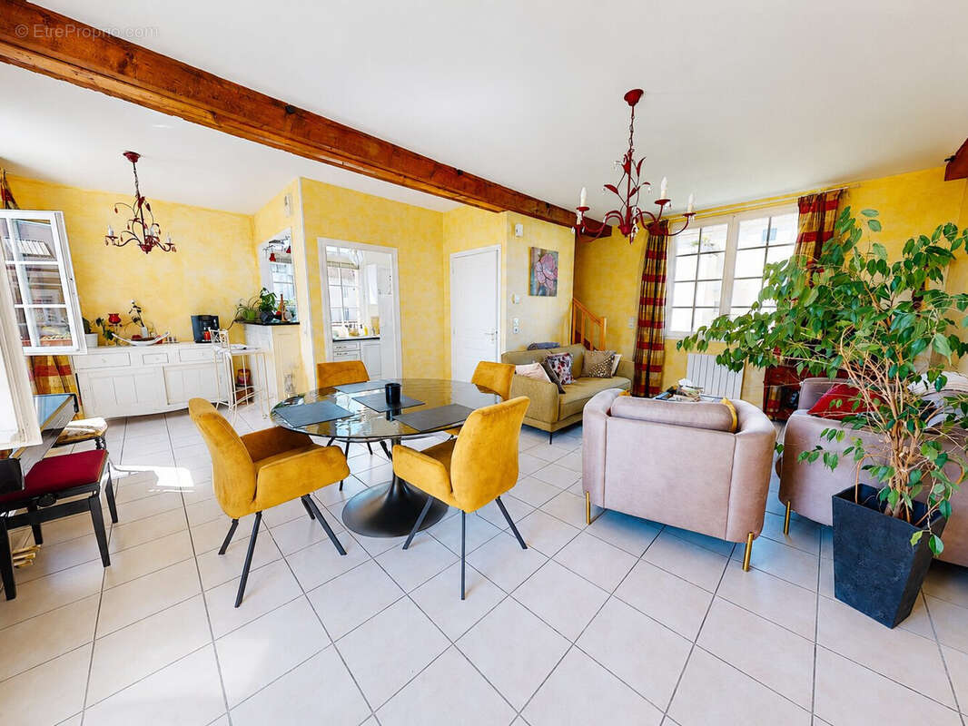 Appartement à SAINTE-SAVINE