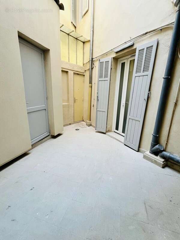 Appartement à MARSEILLE-1E