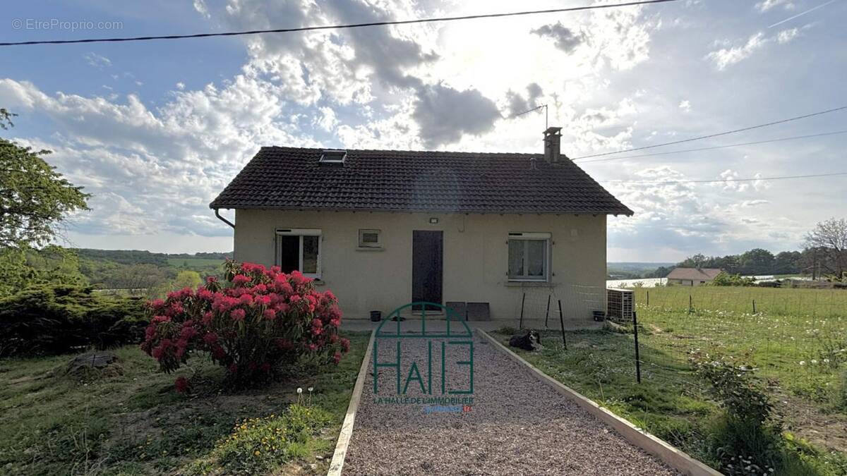 Maison à SAINT-CYR-LES-CHAMPAGNES