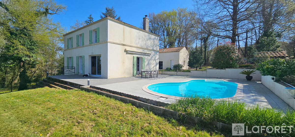 Maison à SAINTES