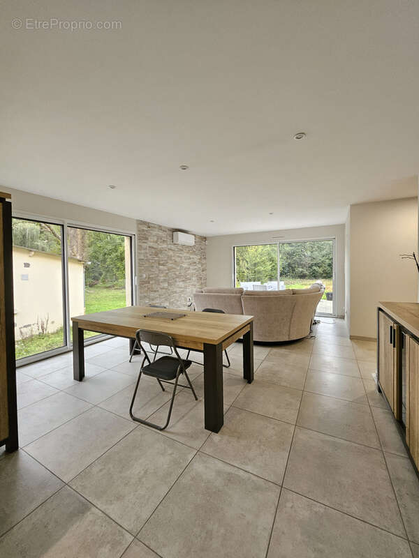 Maison à HALLOY-LES-PERNOIS