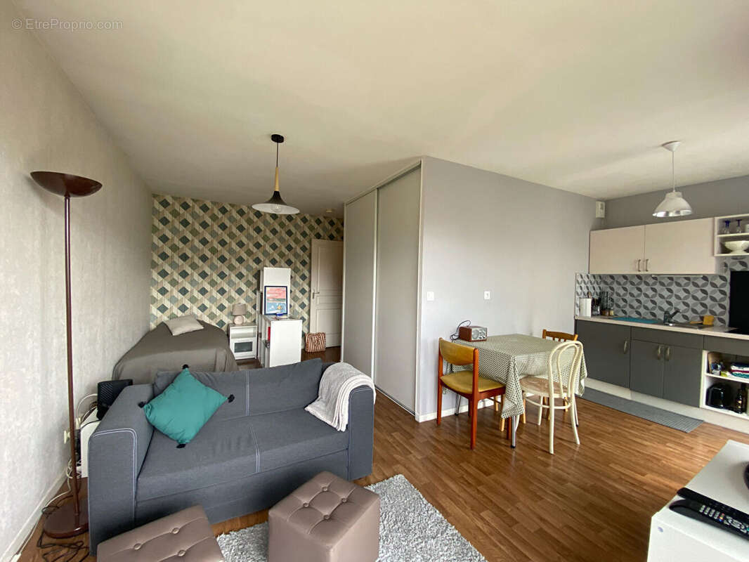Appartement avec balcon sud et parking privatif, SAINT SERVAN Quai du Val - photo 4