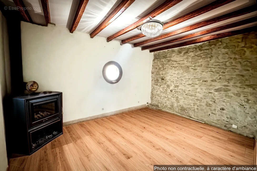 Maison à LAUDUN-L'ARDOISE