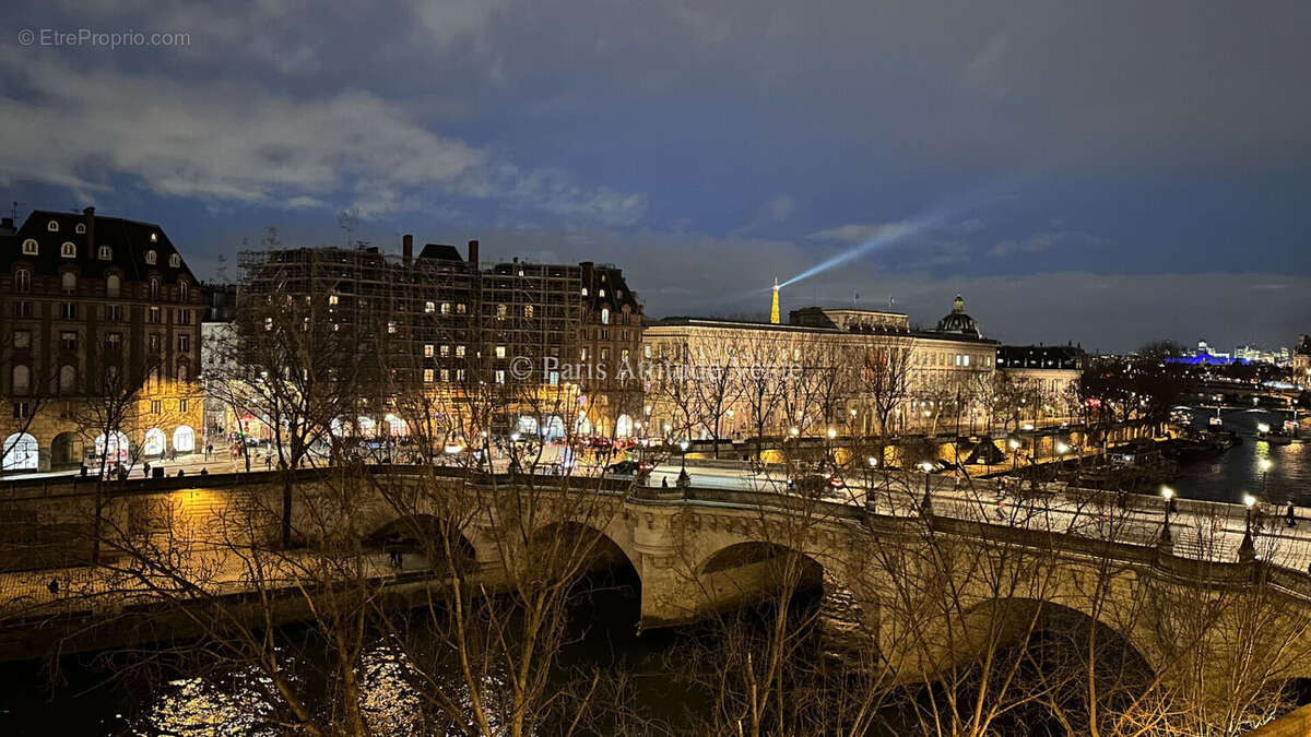 Appartement à PARIS-1E