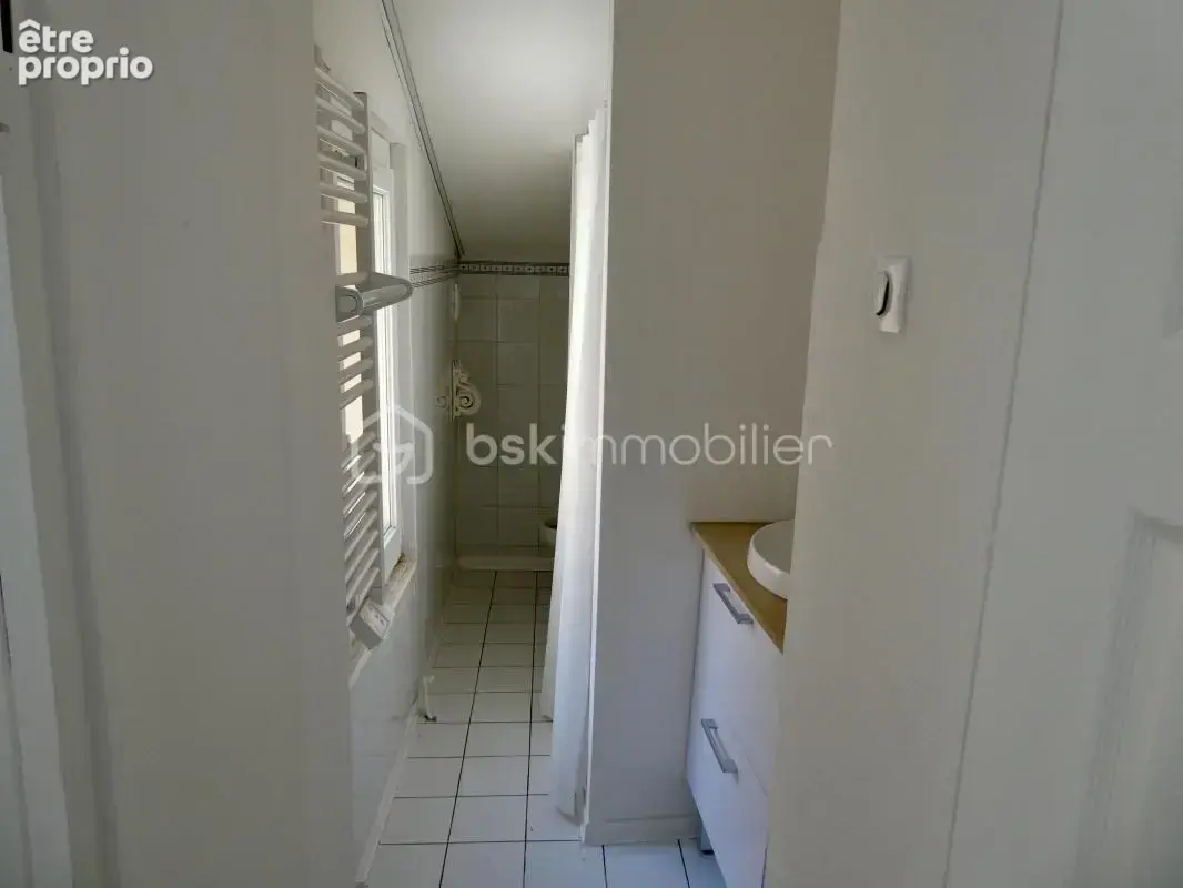 Centre Ville T2 55 m² Traversant Faibles charges Bon état - photo 11